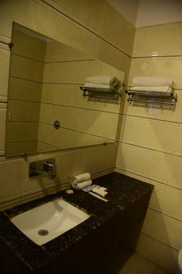 Hotel D S Inn Amritsar Zewnętrze zdjęcie