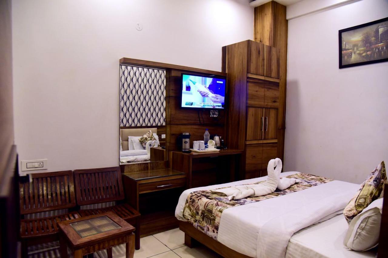 Hotel D S Inn Amritsar Zewnętrze zdjęcie